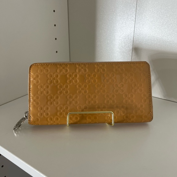 Coach Handbags - 🔥 Coach patent leather wallet